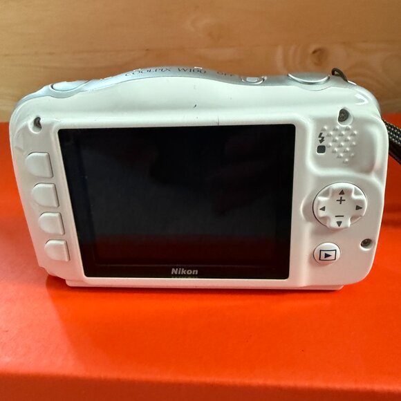 Nikon Coolpix W100 Camera - Picture 8 of 9